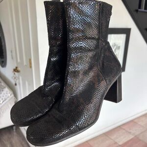 DKNY Black Textured Heeled Boots